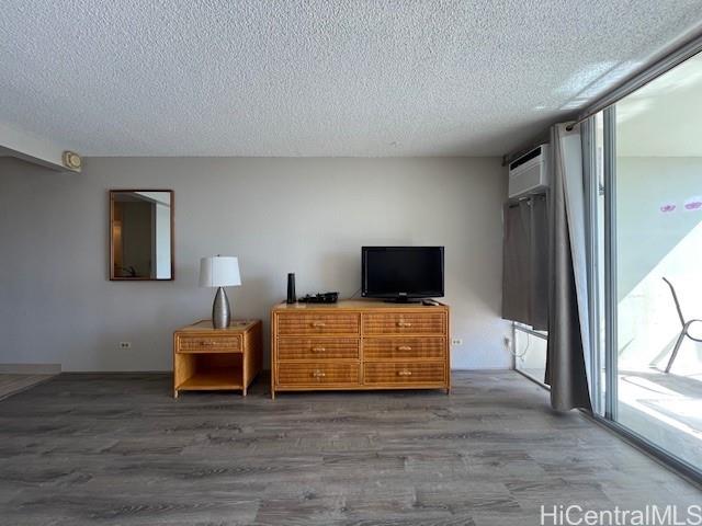Photo 7 of 24