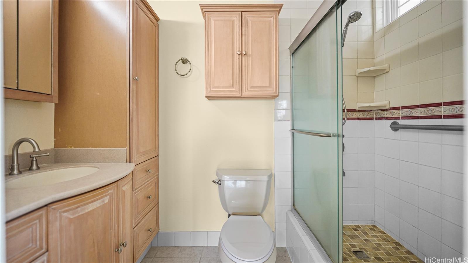 Photo 16 of 24