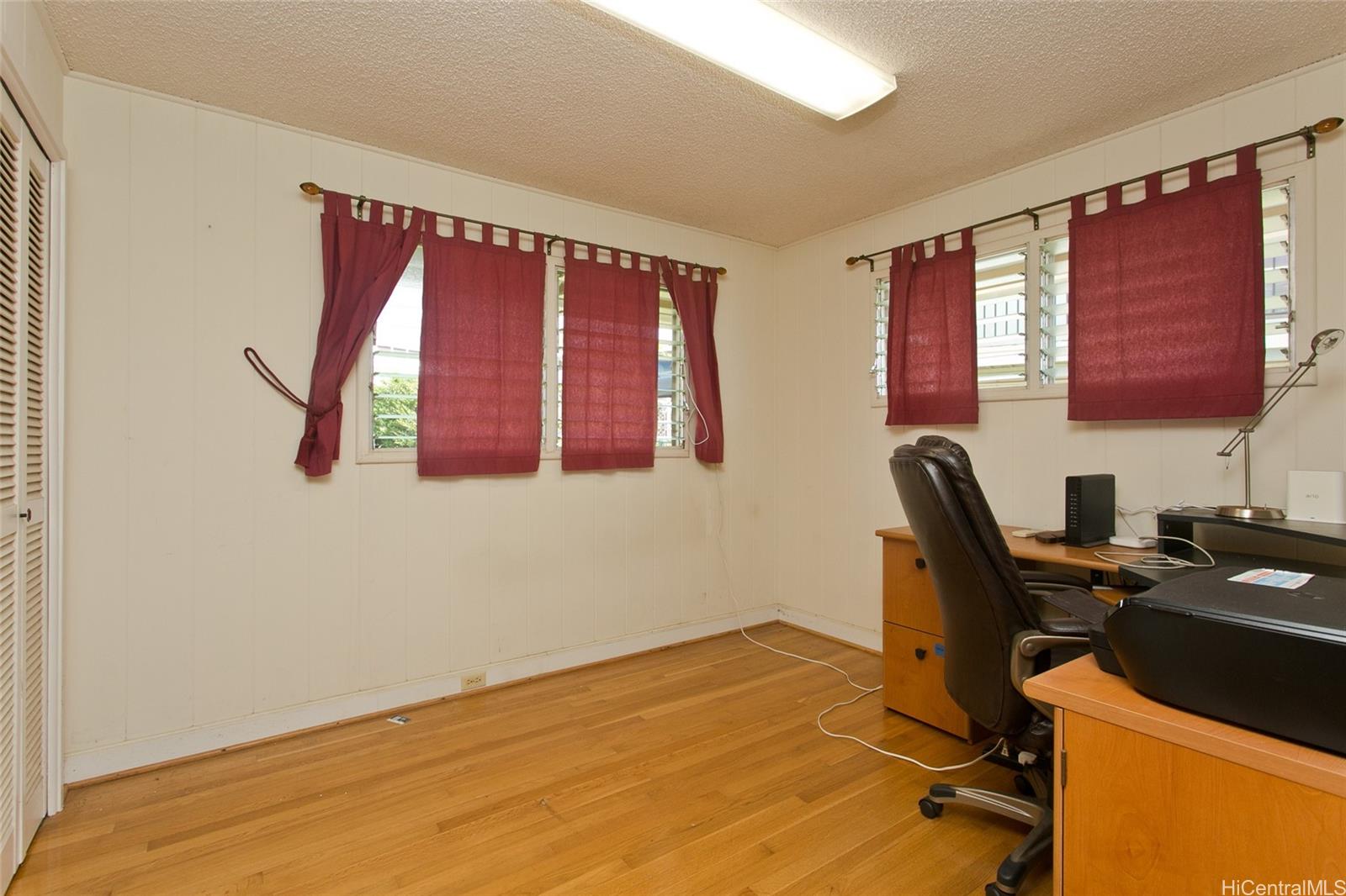 Photo 18 of 24