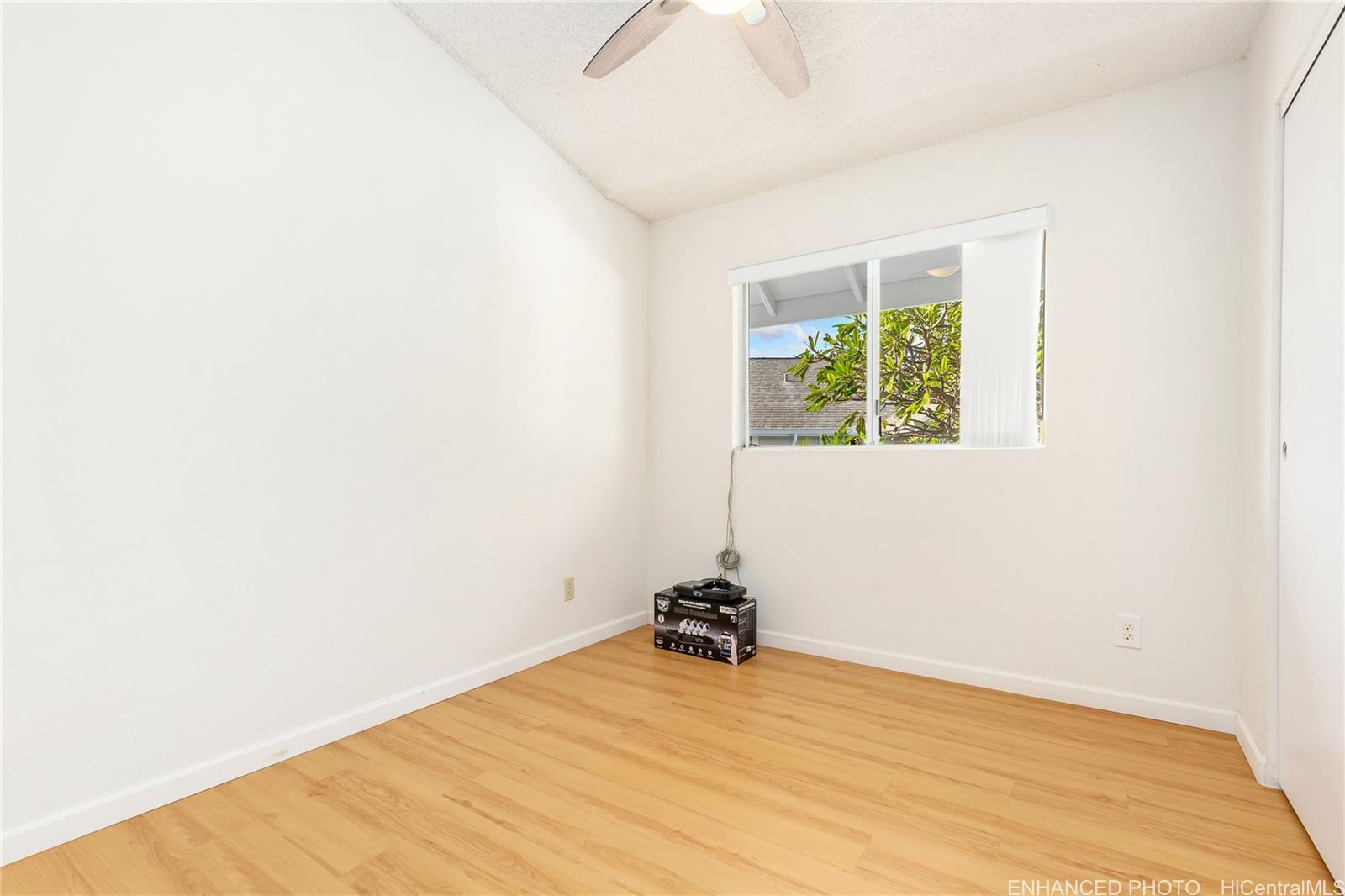 Photo 18 of 25
