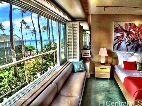 2895 Kalakaua Avenue  Unit 206