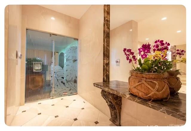 2895 Kalakaua Avenue  Unit 206