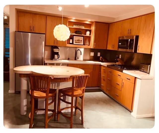 2895 Kalakaua Avenue  Unit 206