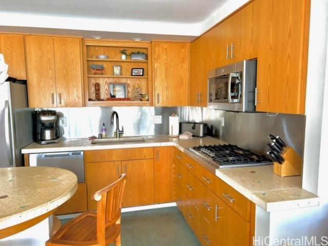 2895 Kalakaua Avenue  Unit 206