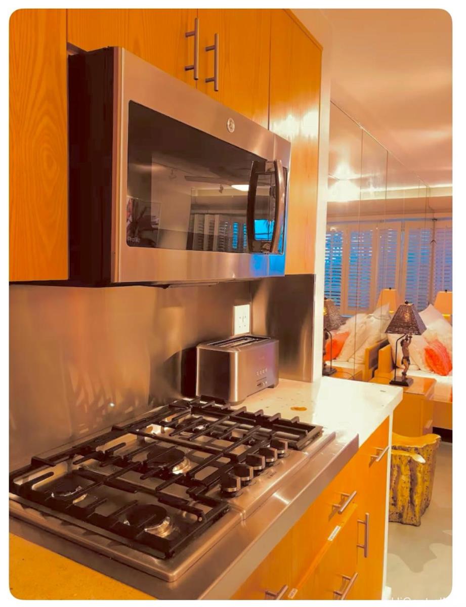 2895 Kalakaua Avenue  Unit 206