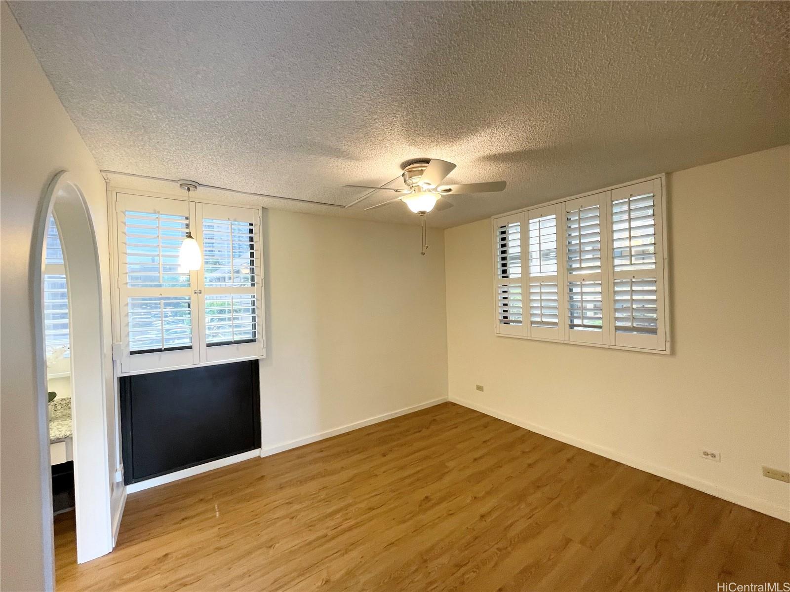 Photo 7 of 25