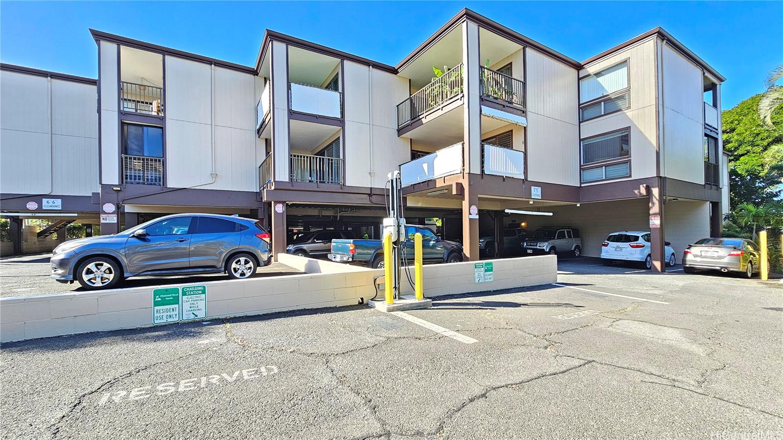 3721 Kanaina Avenue  Unit 313