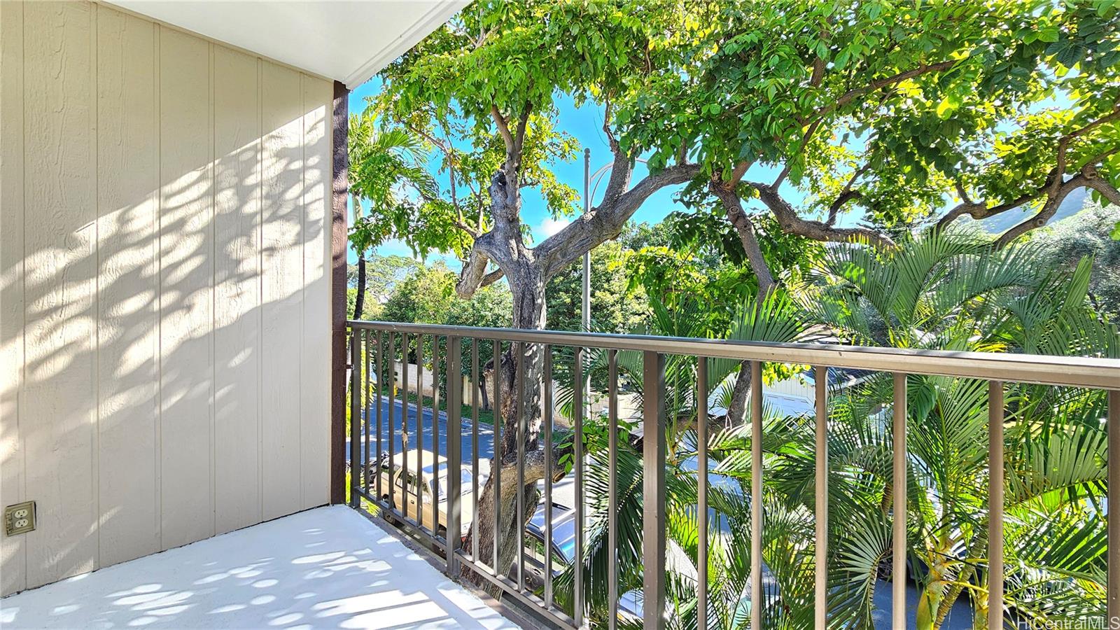 3721 Kanaina Avenue  Unit 313