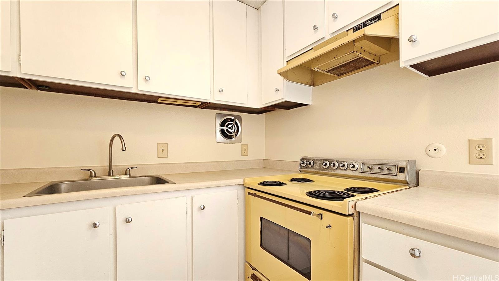 3721 Kanaina Avenue  Unit 313