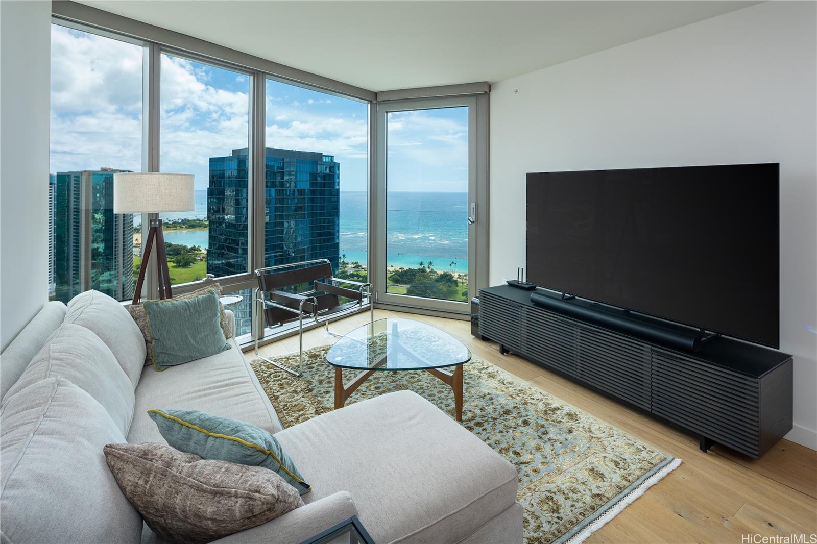 1001 Queen Street 3704