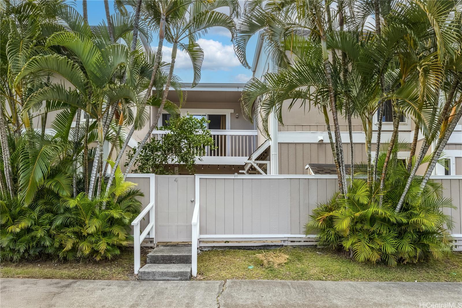 44-1324 Hako Street 704