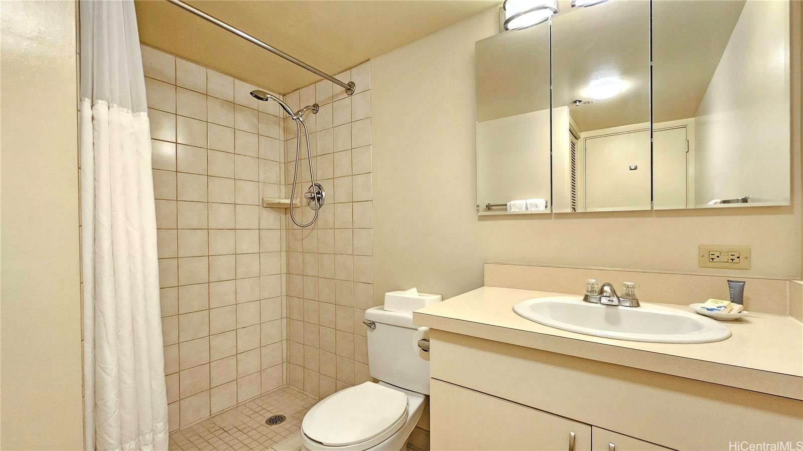 Photo 16 of 25