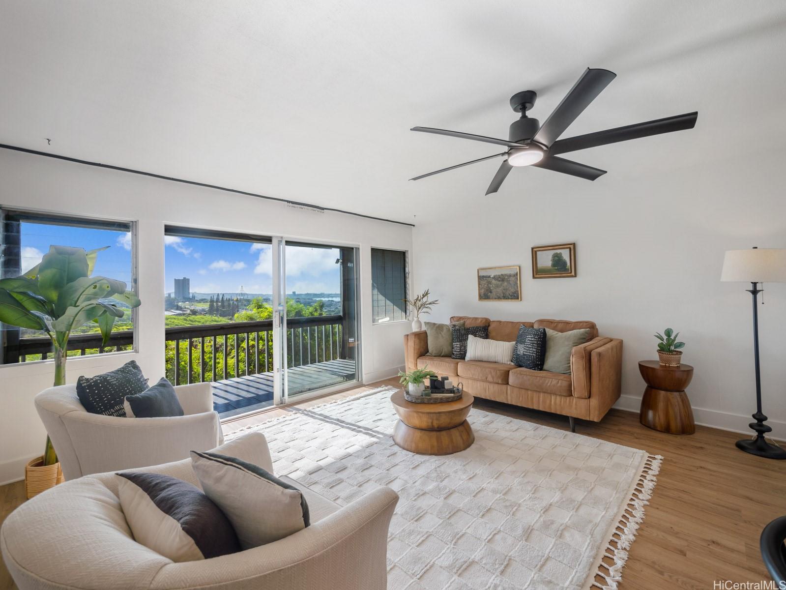 98-1453 Kaahumanu Street E215