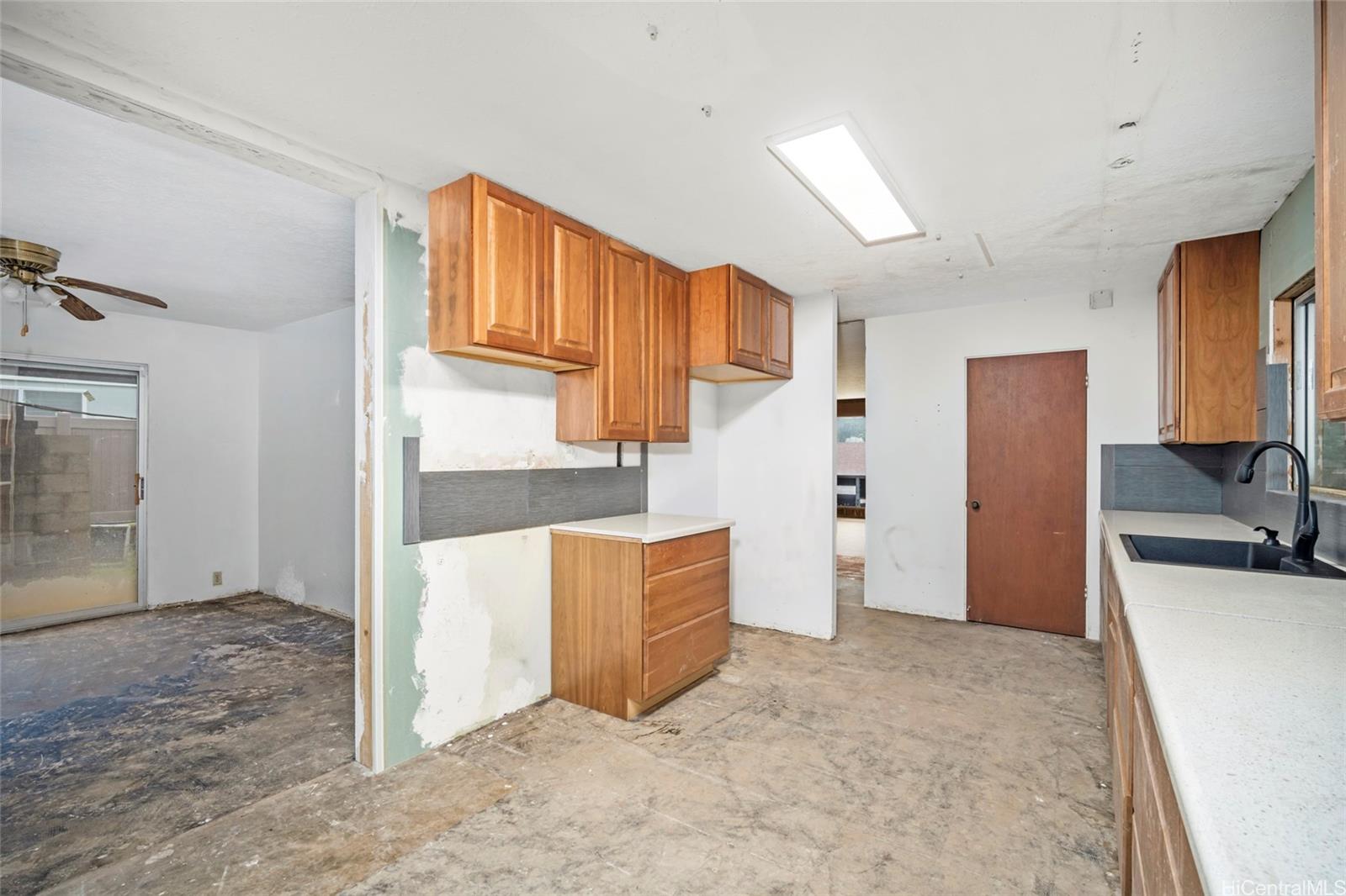 1193 Kika Place