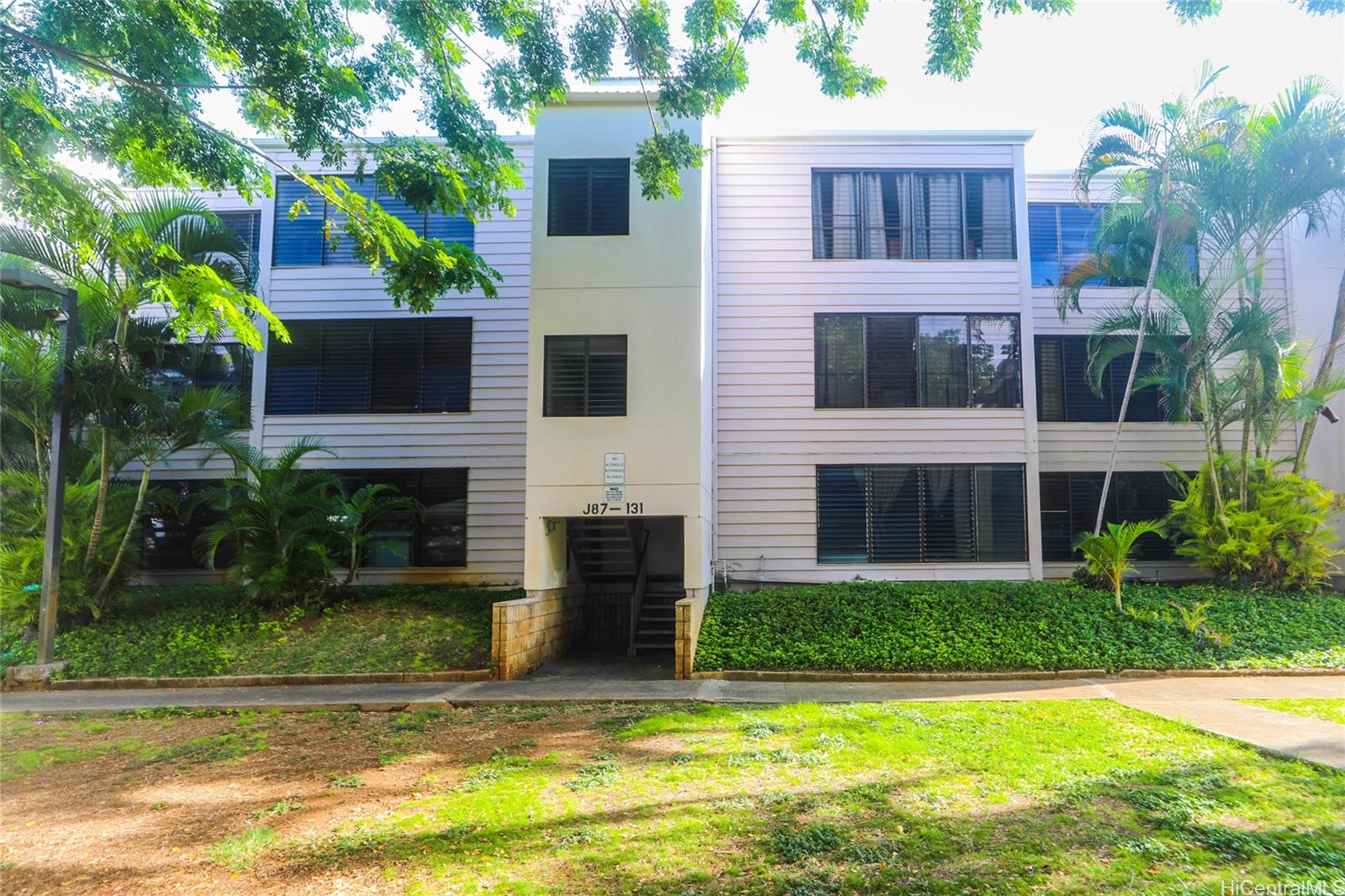 87-131 Helelua Street J303