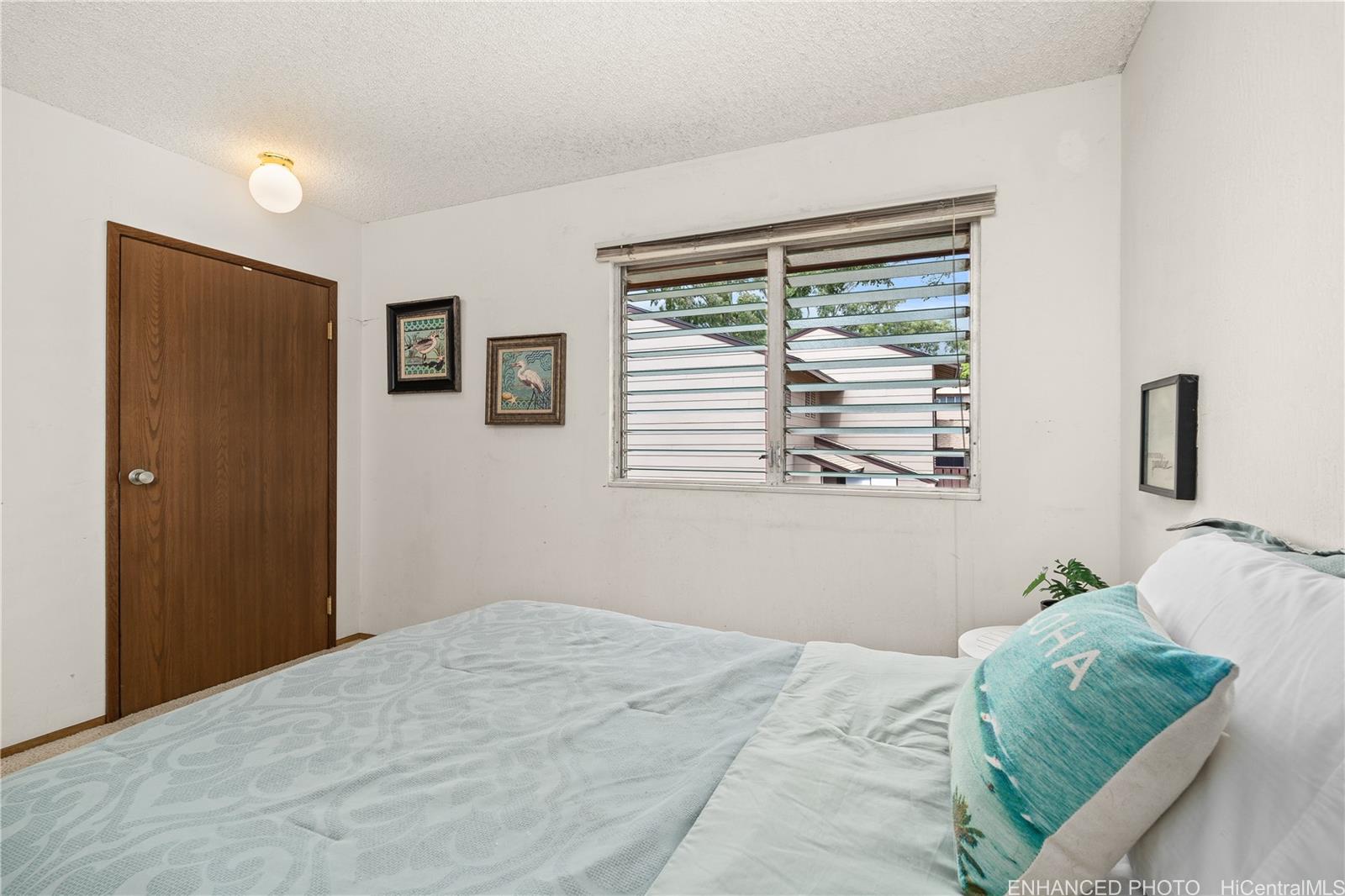Photo 21 of 25
