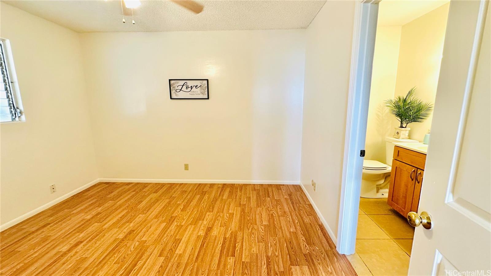 Photo 19 of 25