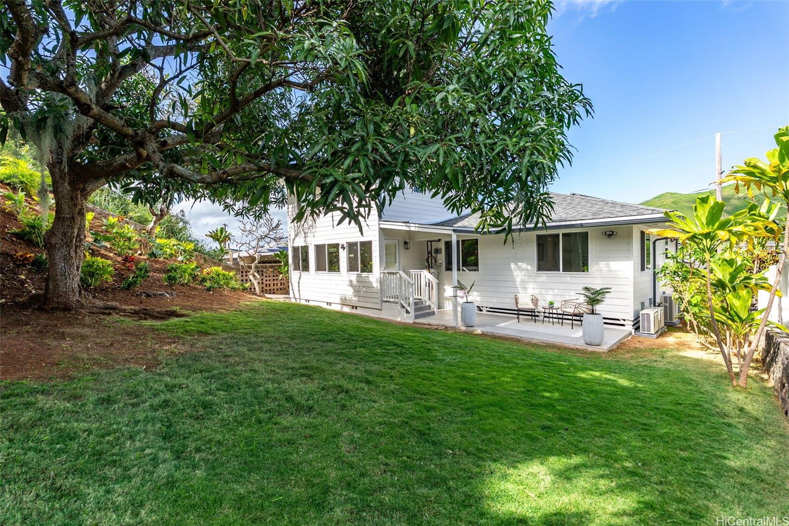 1237 Nanialii Street