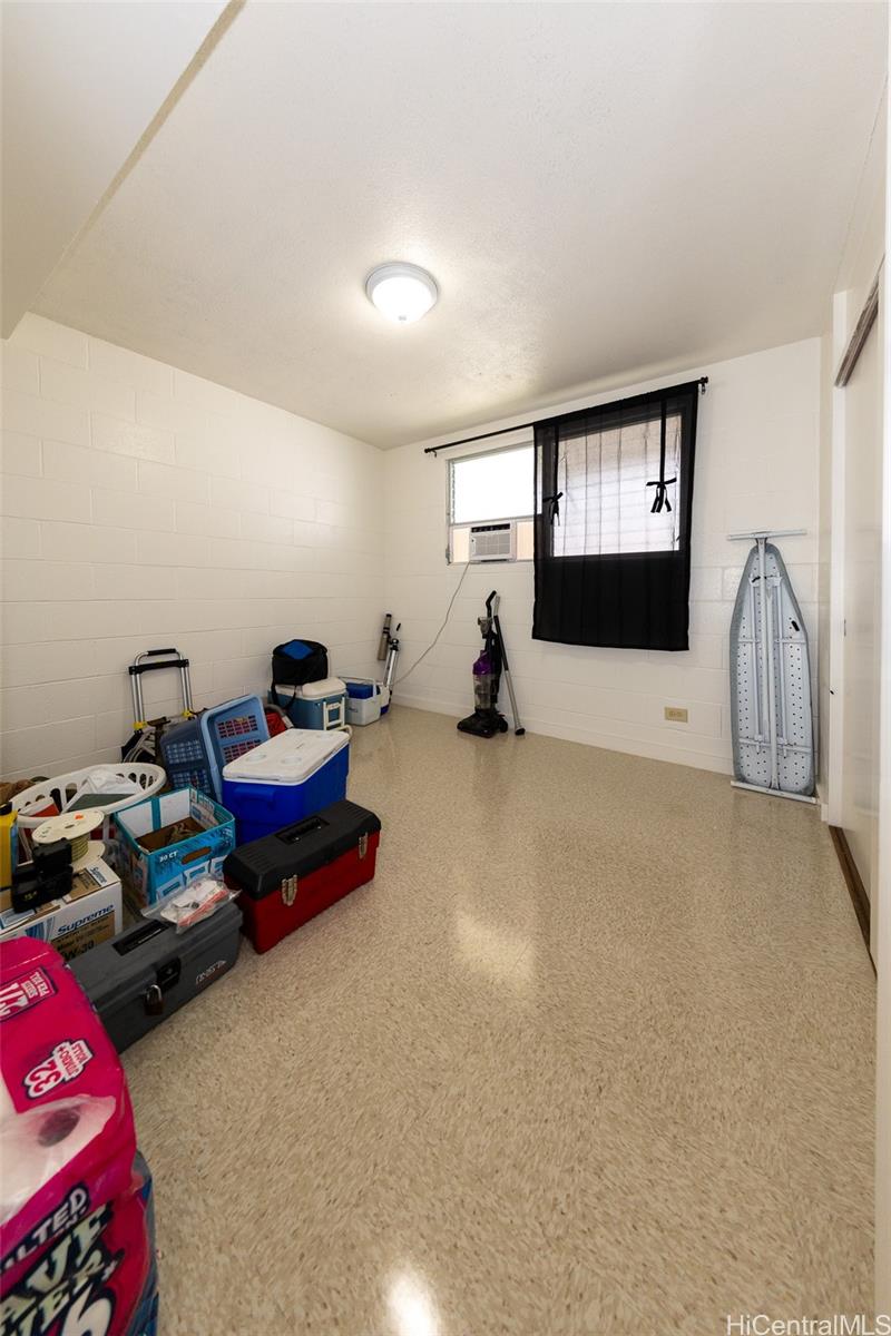 Photo 17 of 25