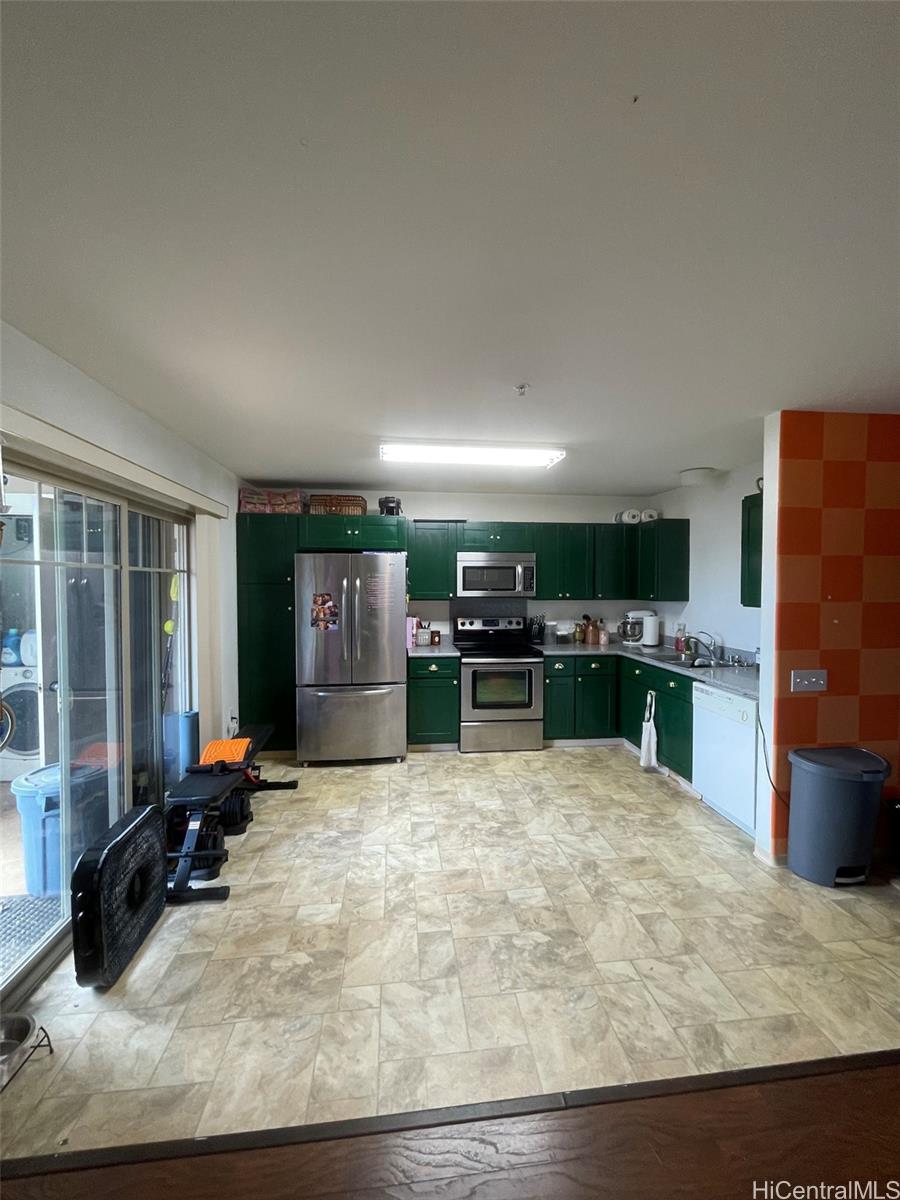 91-1023 Kamaaha Avenue 807