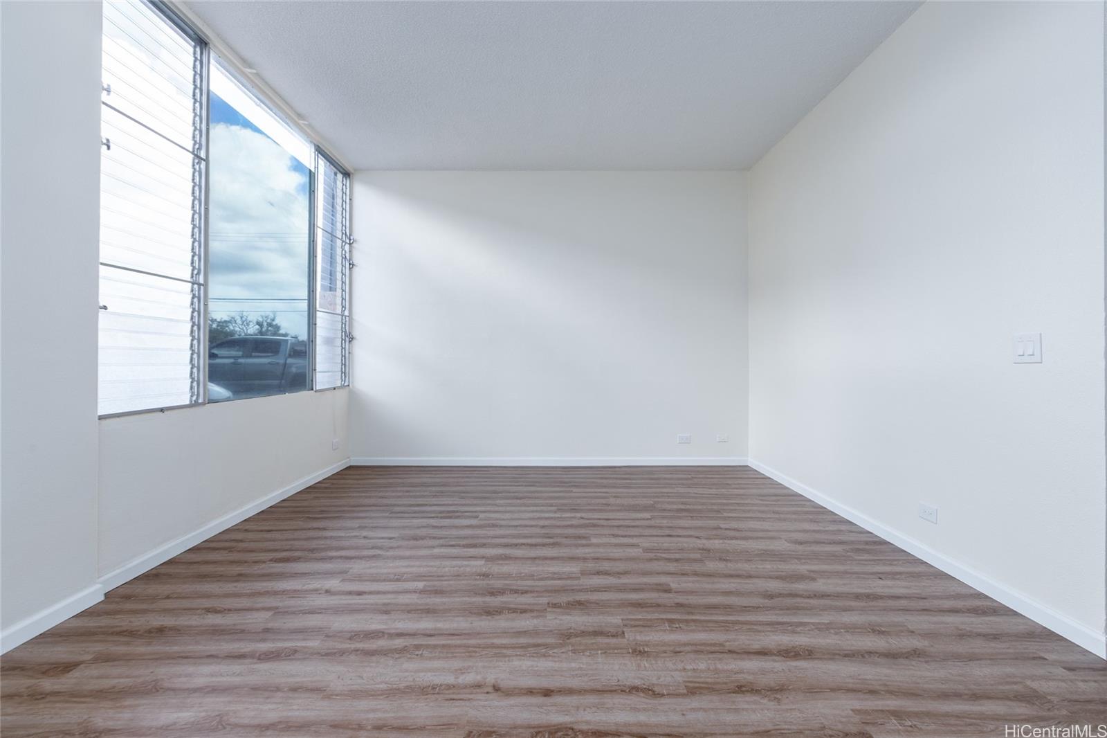 Photo 8 of 25