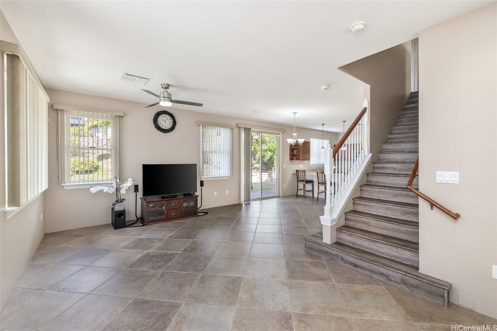 Photo 3 of 24