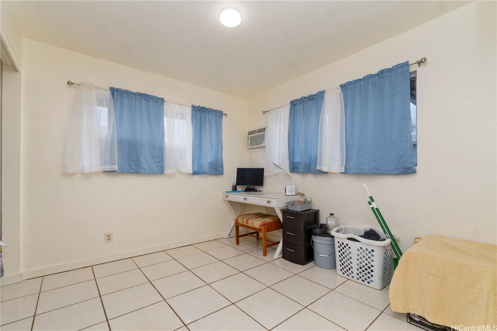 Photo 16 of 25