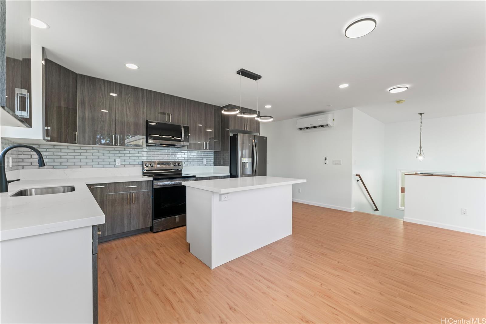 87-102 Kulaaupuni Street  Unit 1