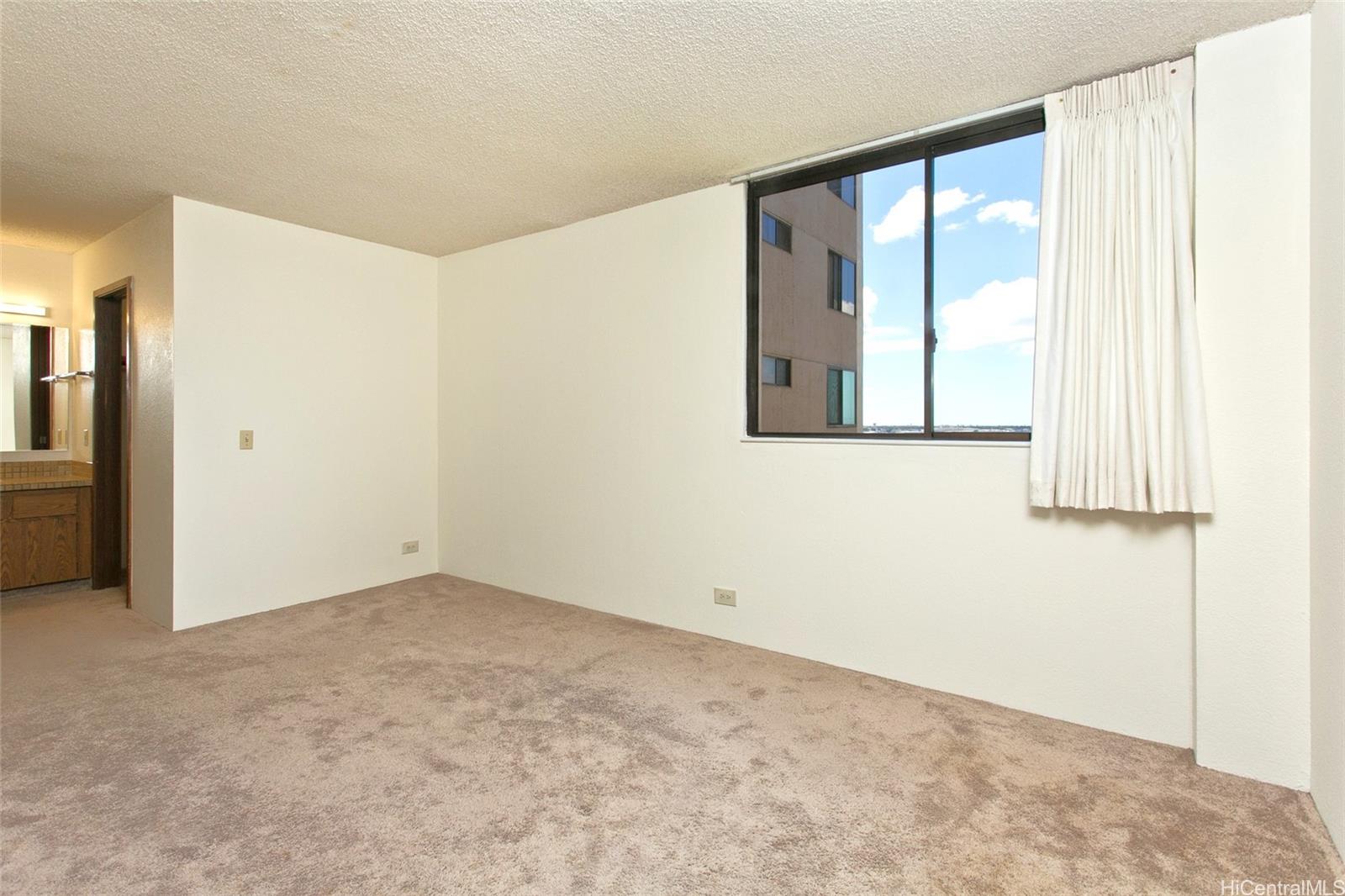 Photo 3 of 25