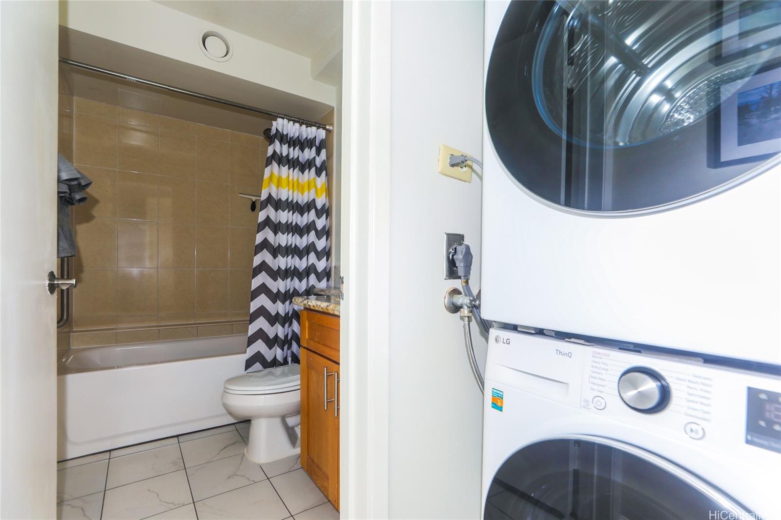 Photo 18 of 25