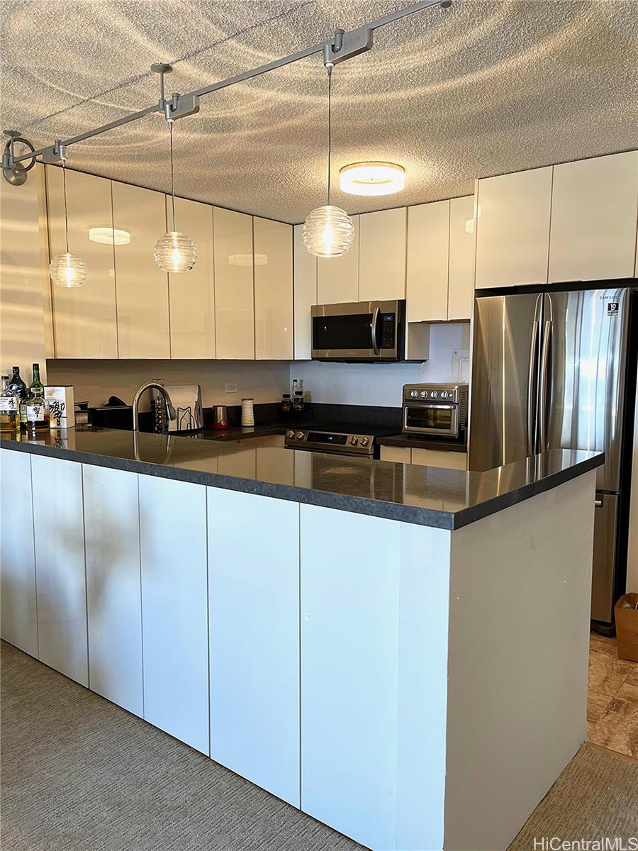 1717 Mott Smith Drive 3005