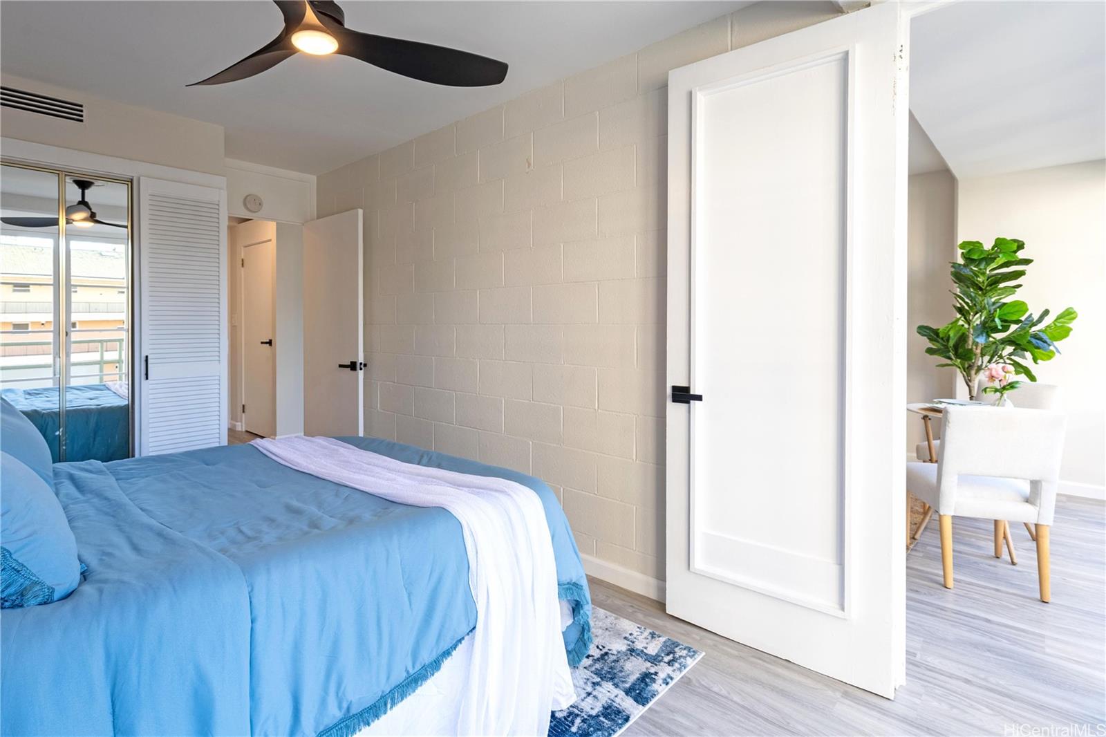 445 Kaiolu Street  Unit 604