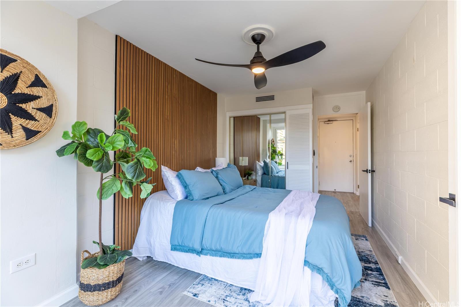 445 Kaiolu Street  Unit 604