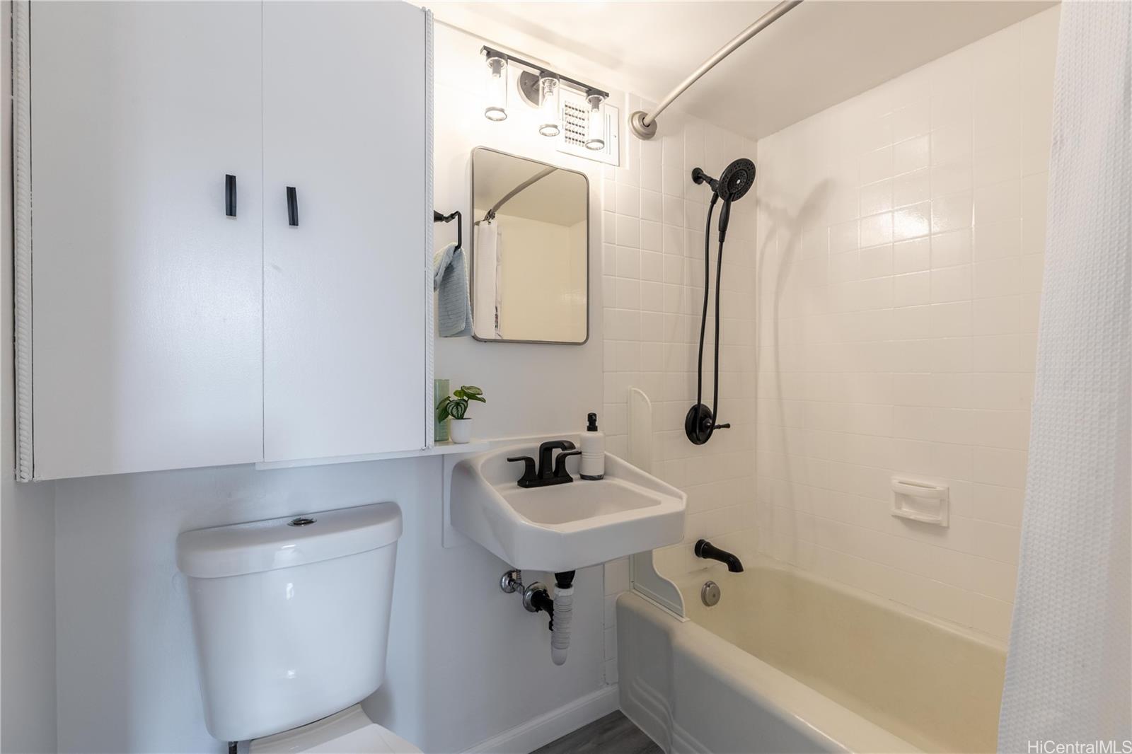 445 Kaiolu Street  Unit 604
