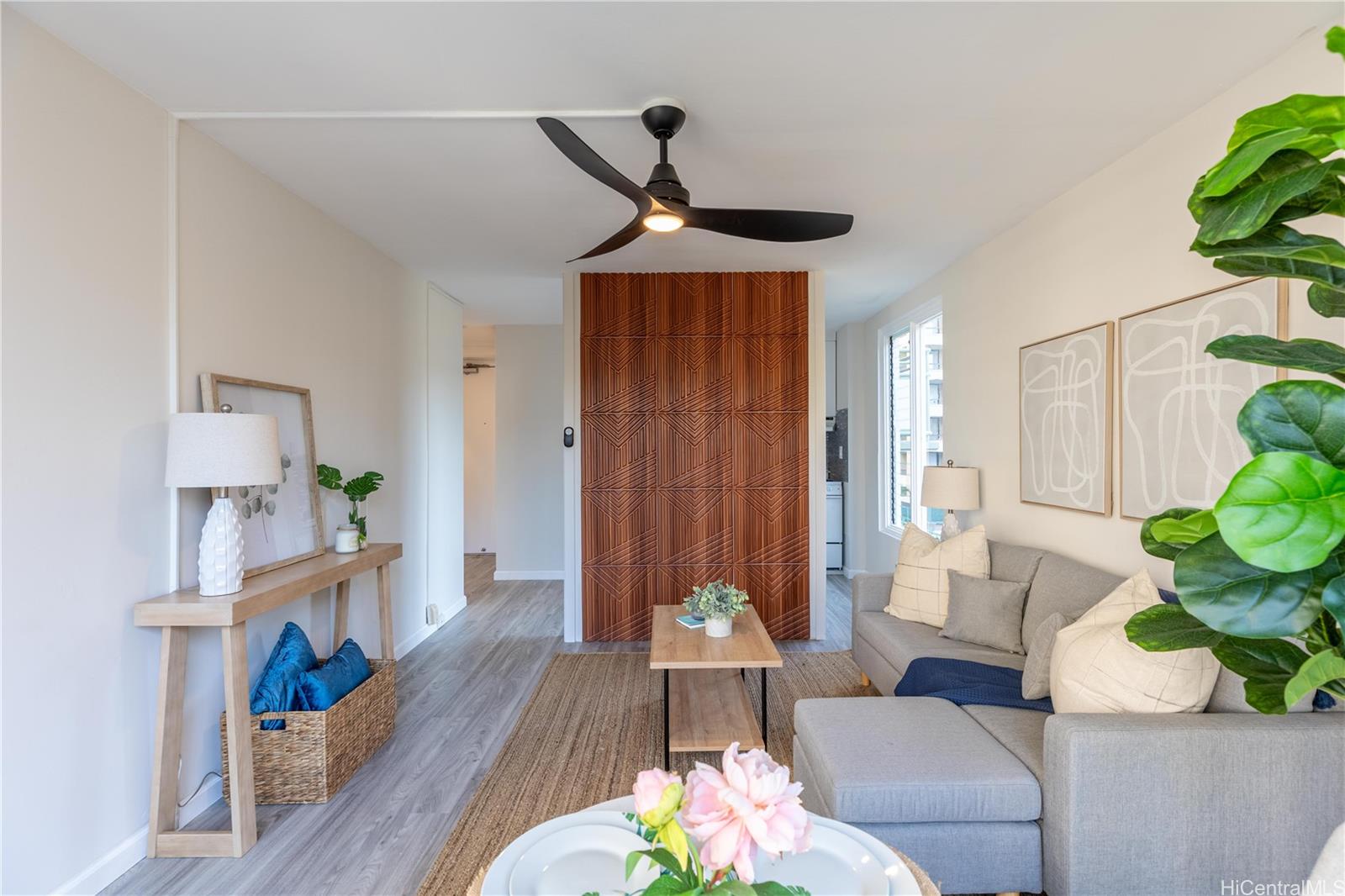 445 Kaiolu Street  Unit 604