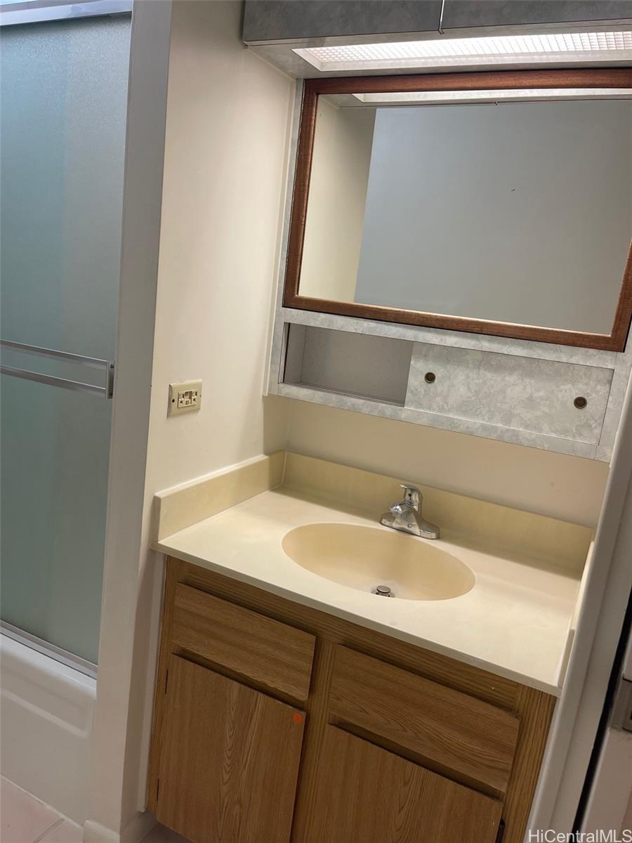 Photo 11 of 25