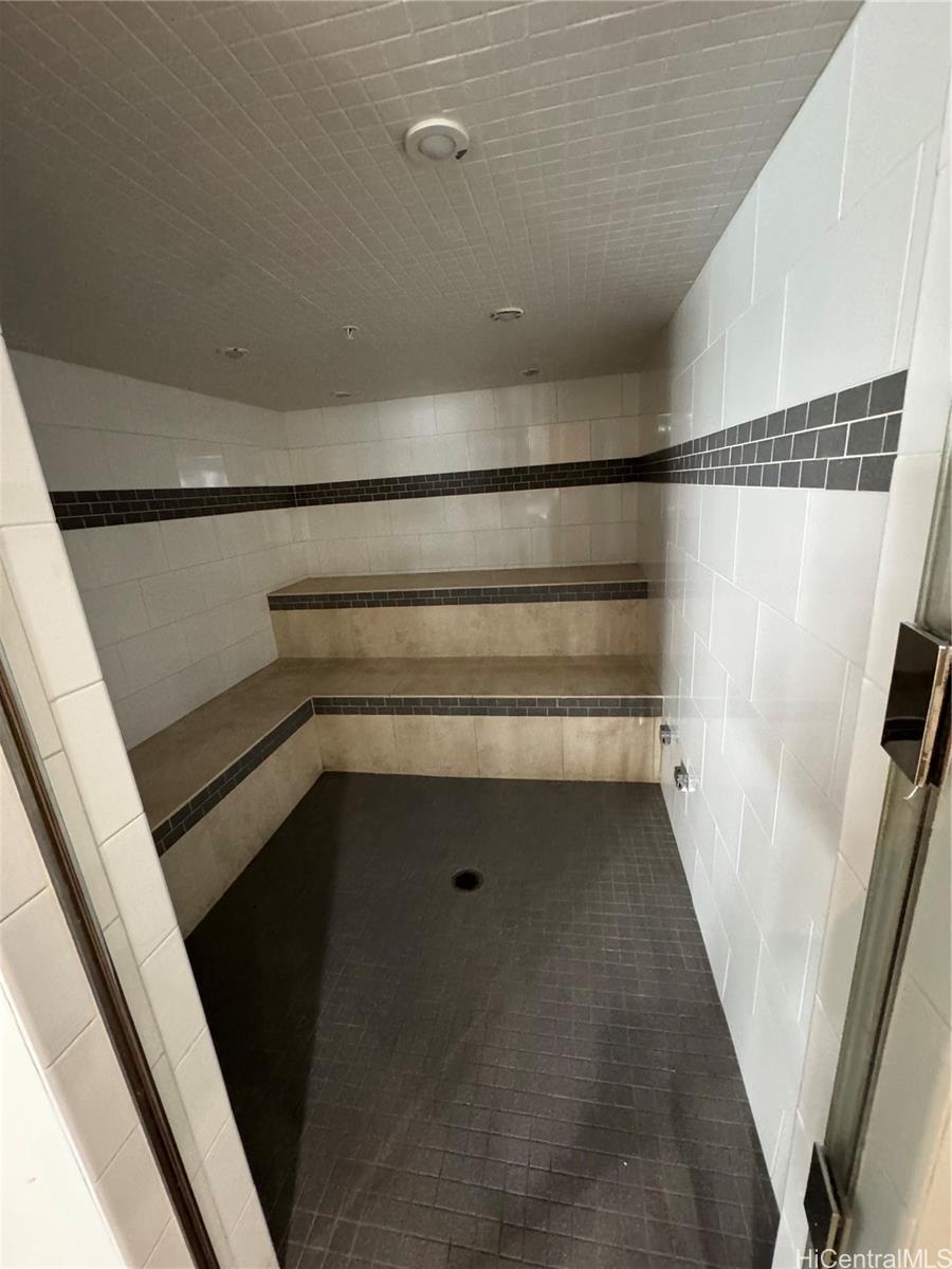 Photo 18 of 25