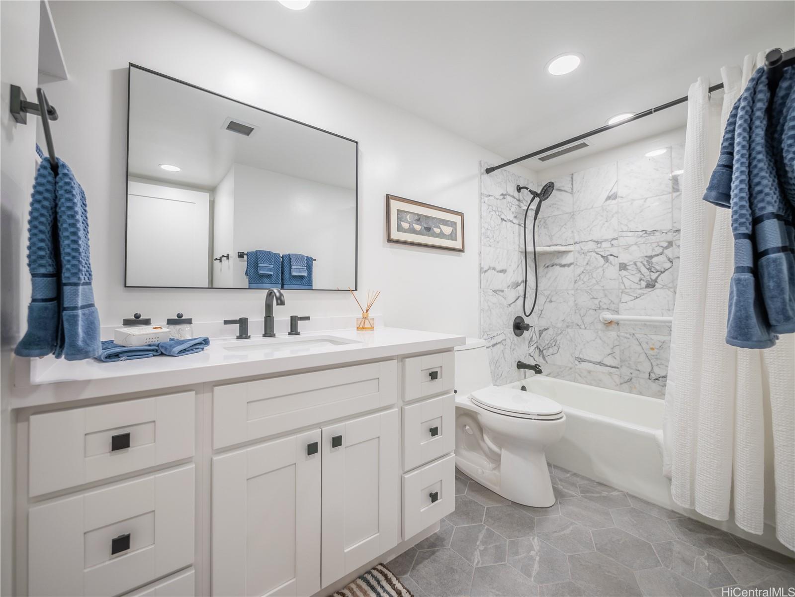 1030 Aoloa Place  Unit 305B