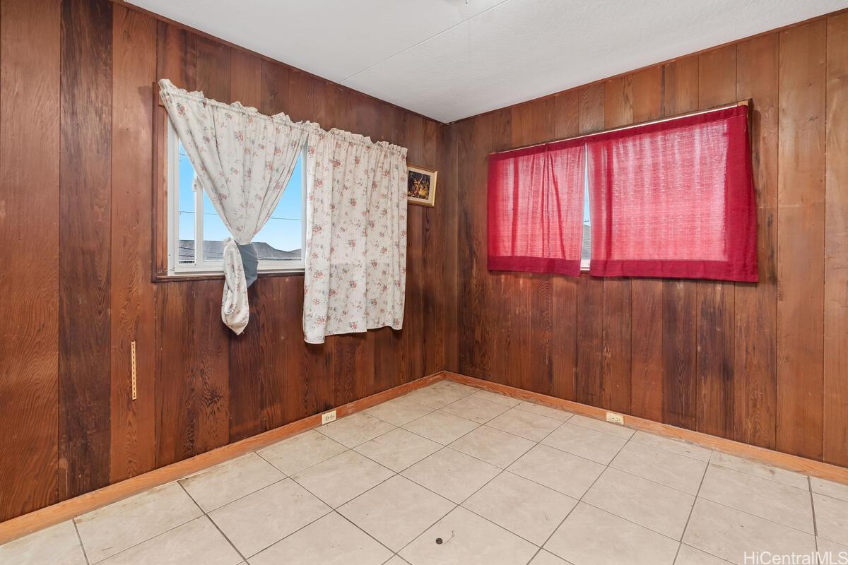 Photo 16 of 25