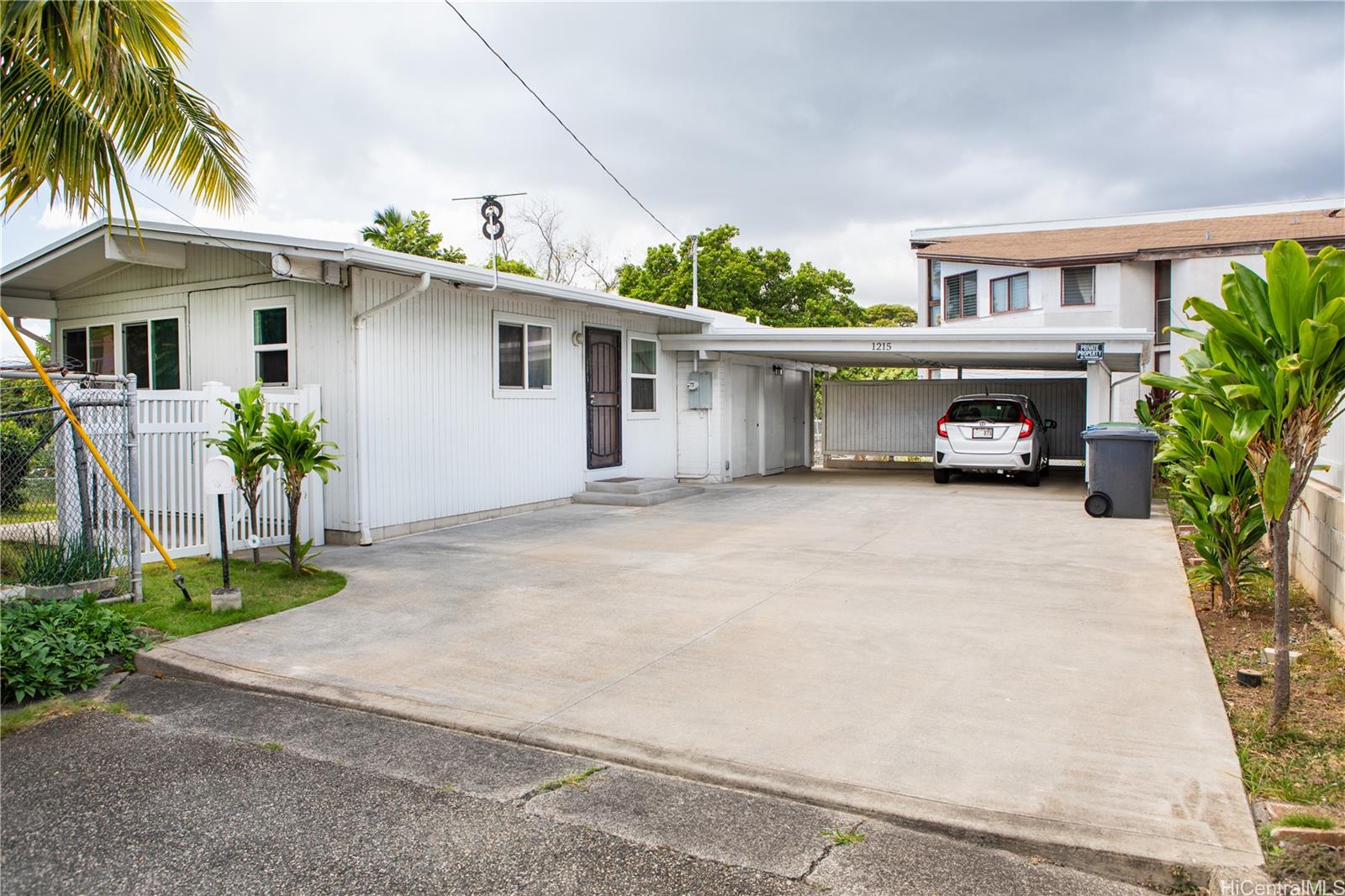 1215 Pohaku Place