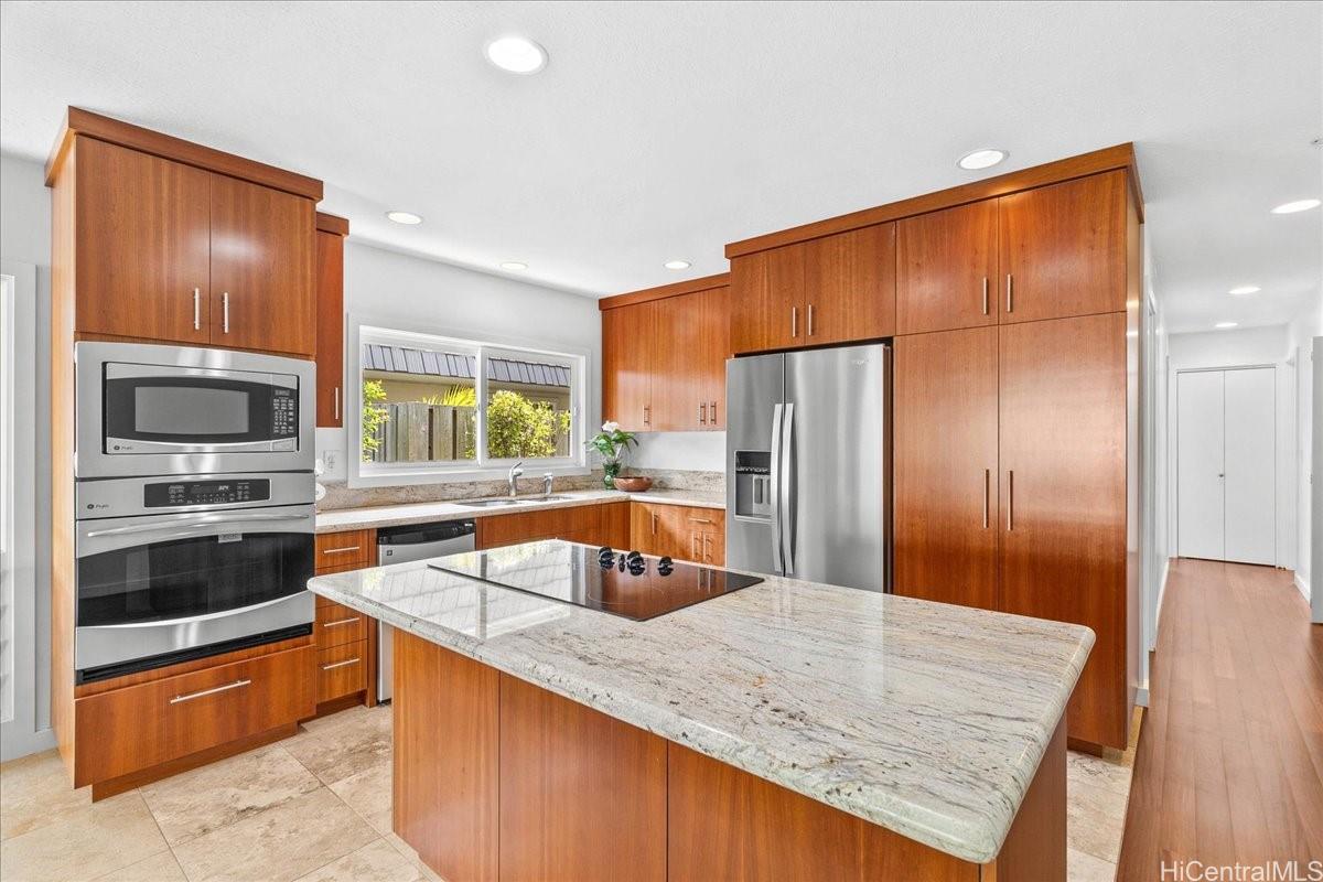 Photo 9 of 25