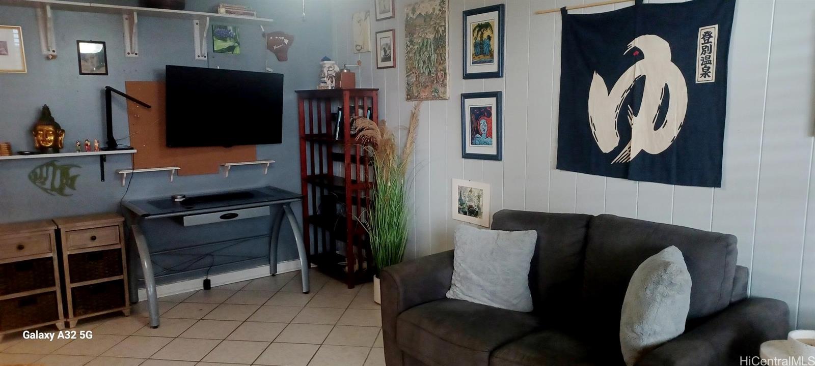 Photo 11 of 25