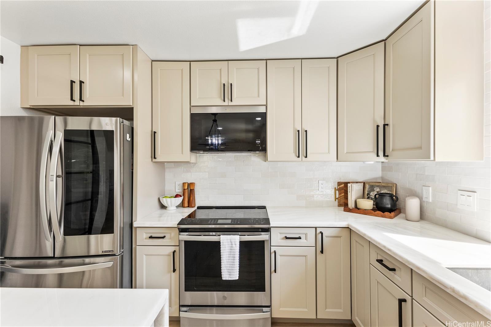 Photo 9 of 25