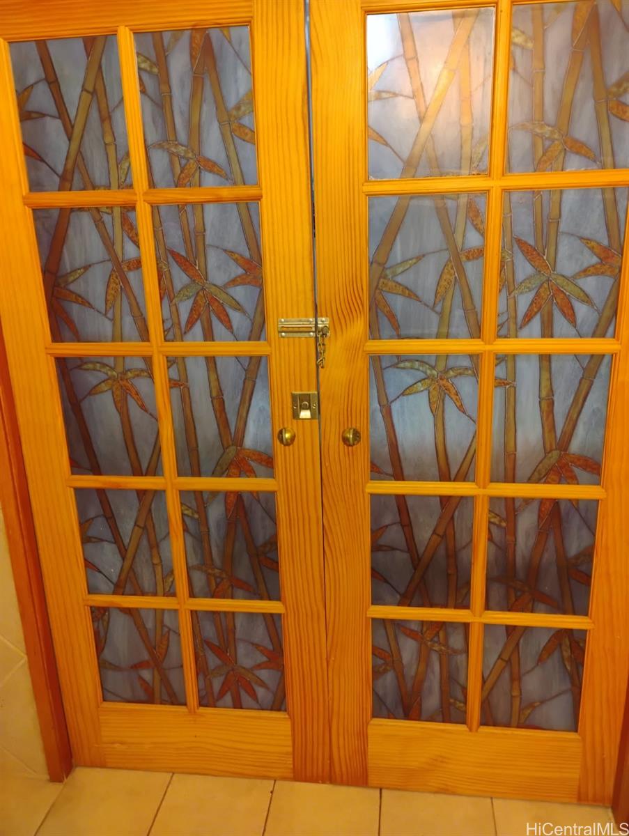 Photo 18 of 25