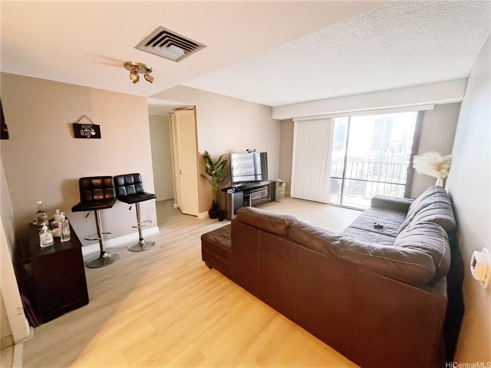 225 Queen Street  Unit 14A