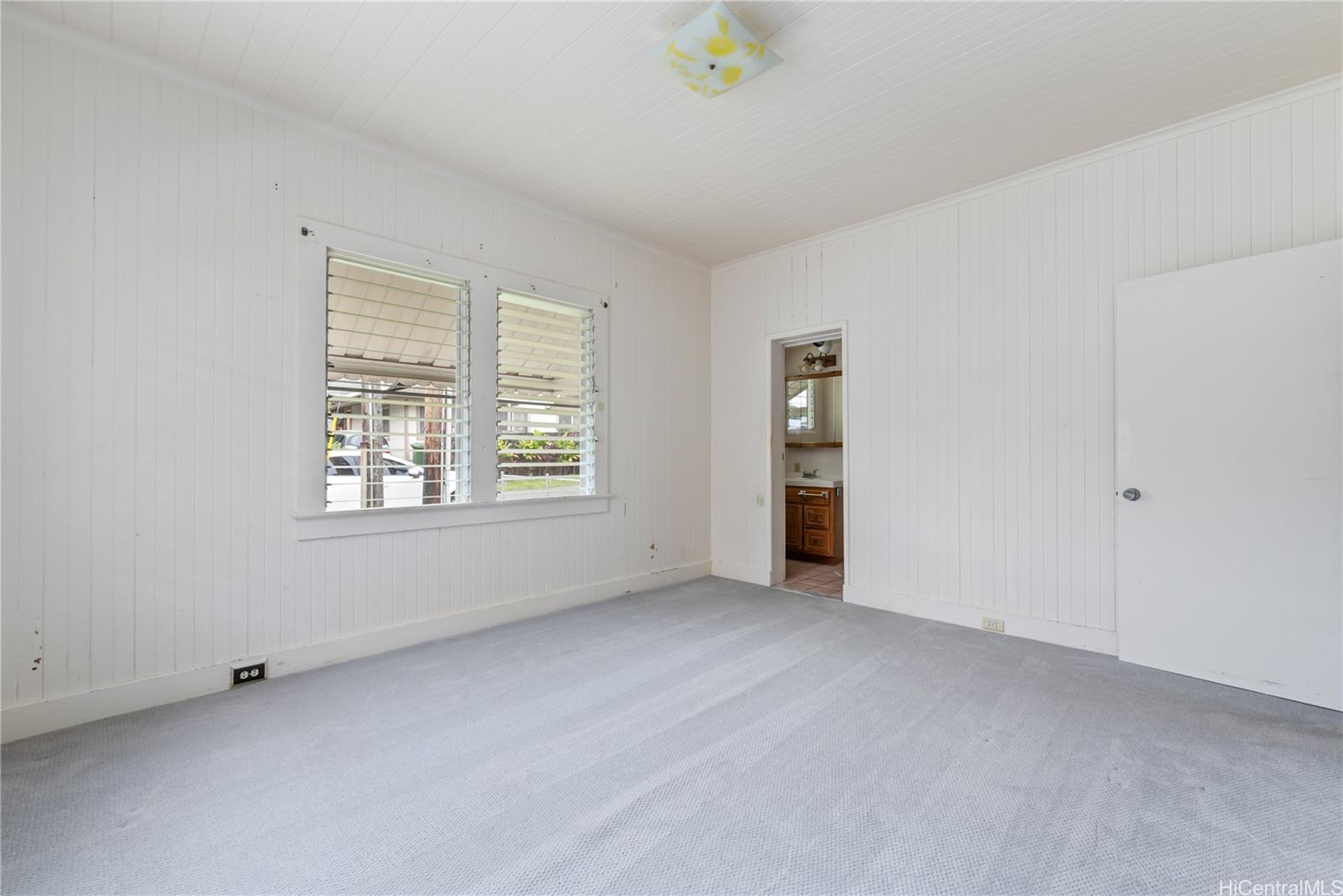 Photo 11 of 25