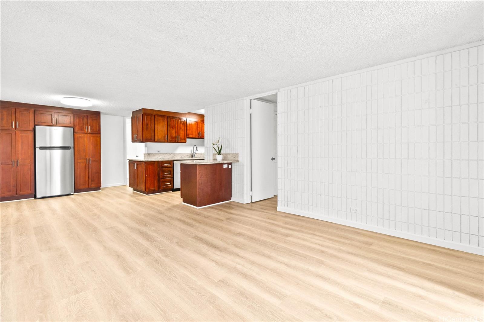 Photo 6 of 25