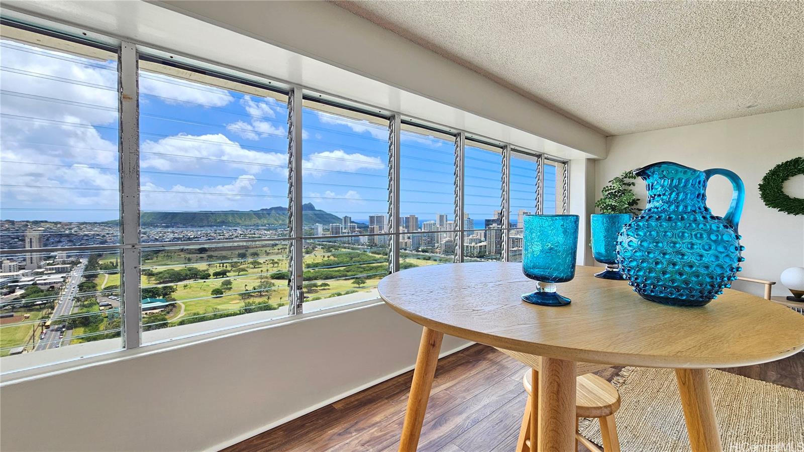 2525 Date Street 3702