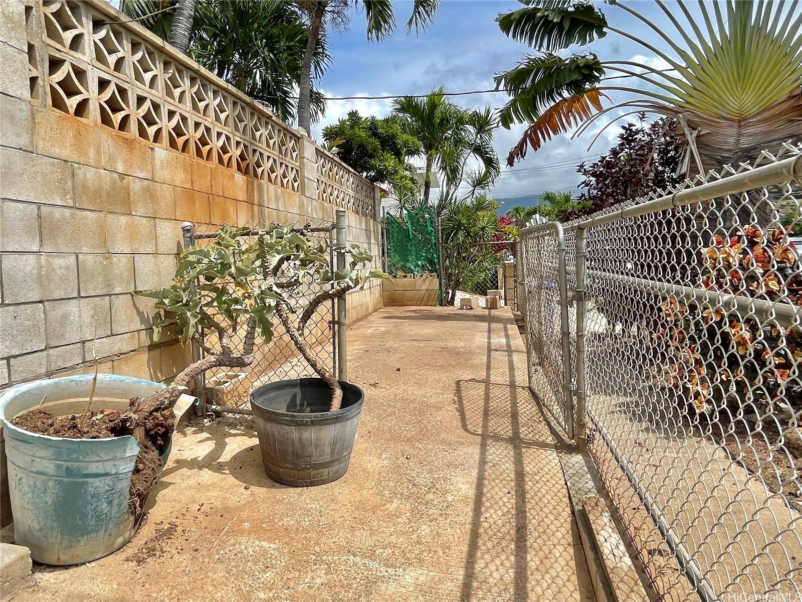 Photo 19 of 25