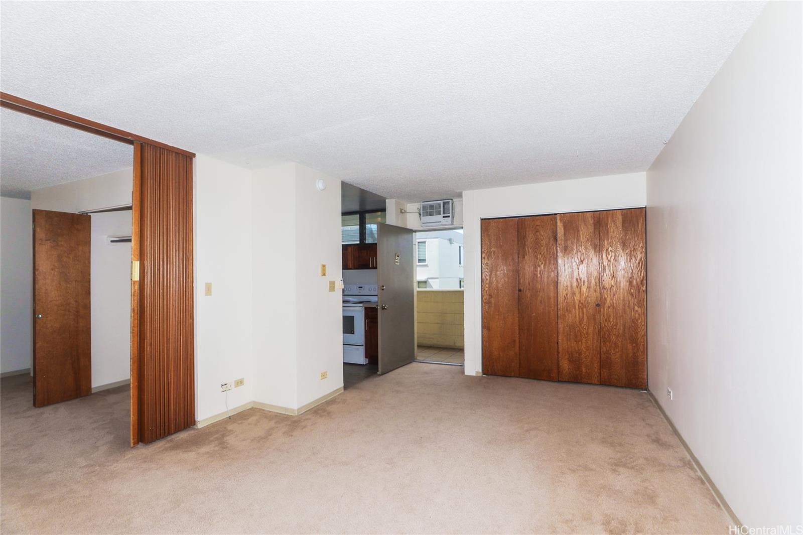 Photo 4 of 25